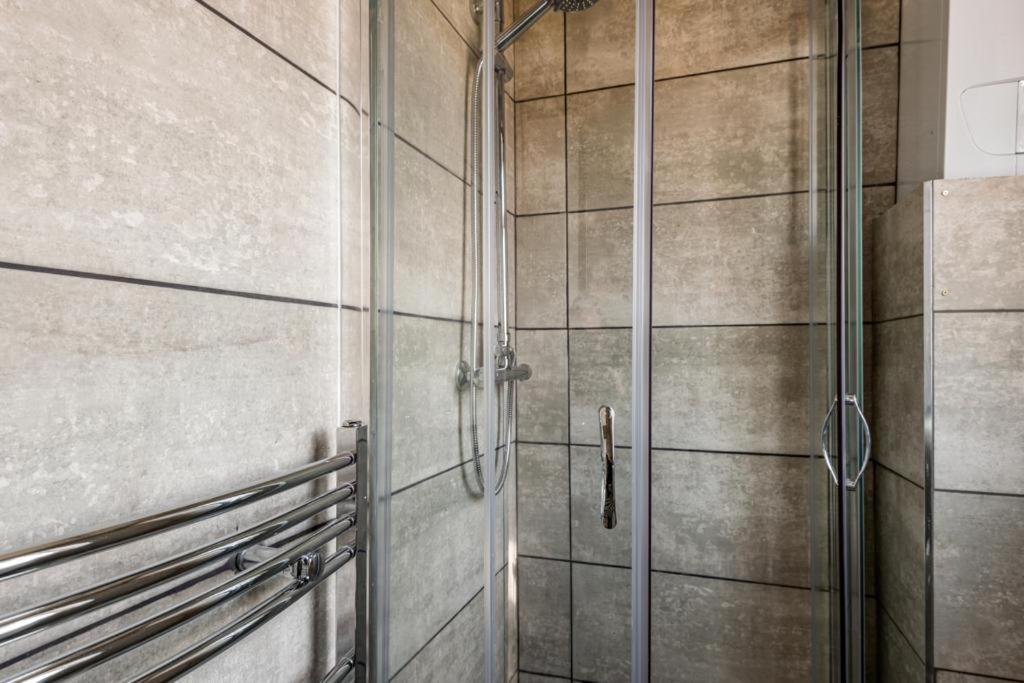 Hopetown Apartment-Modern 2 Bed With Free Parking Normanton  Exterior photo